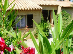 Maison de 2 chambres a Sainte Maxime a 800 m de la plage avec piscine partagee jardin clos et wifi